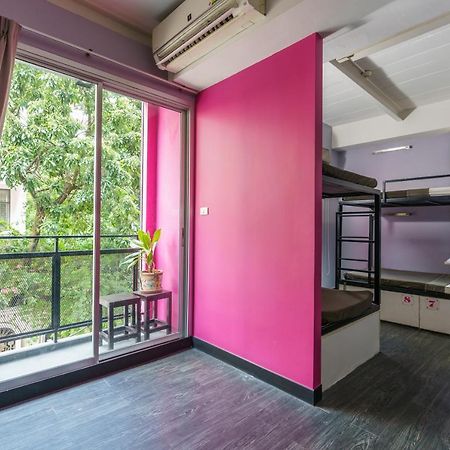Cheqinn Hostel - Sukhumvit 4 Nana Plaza Bangkok Exteriör bild