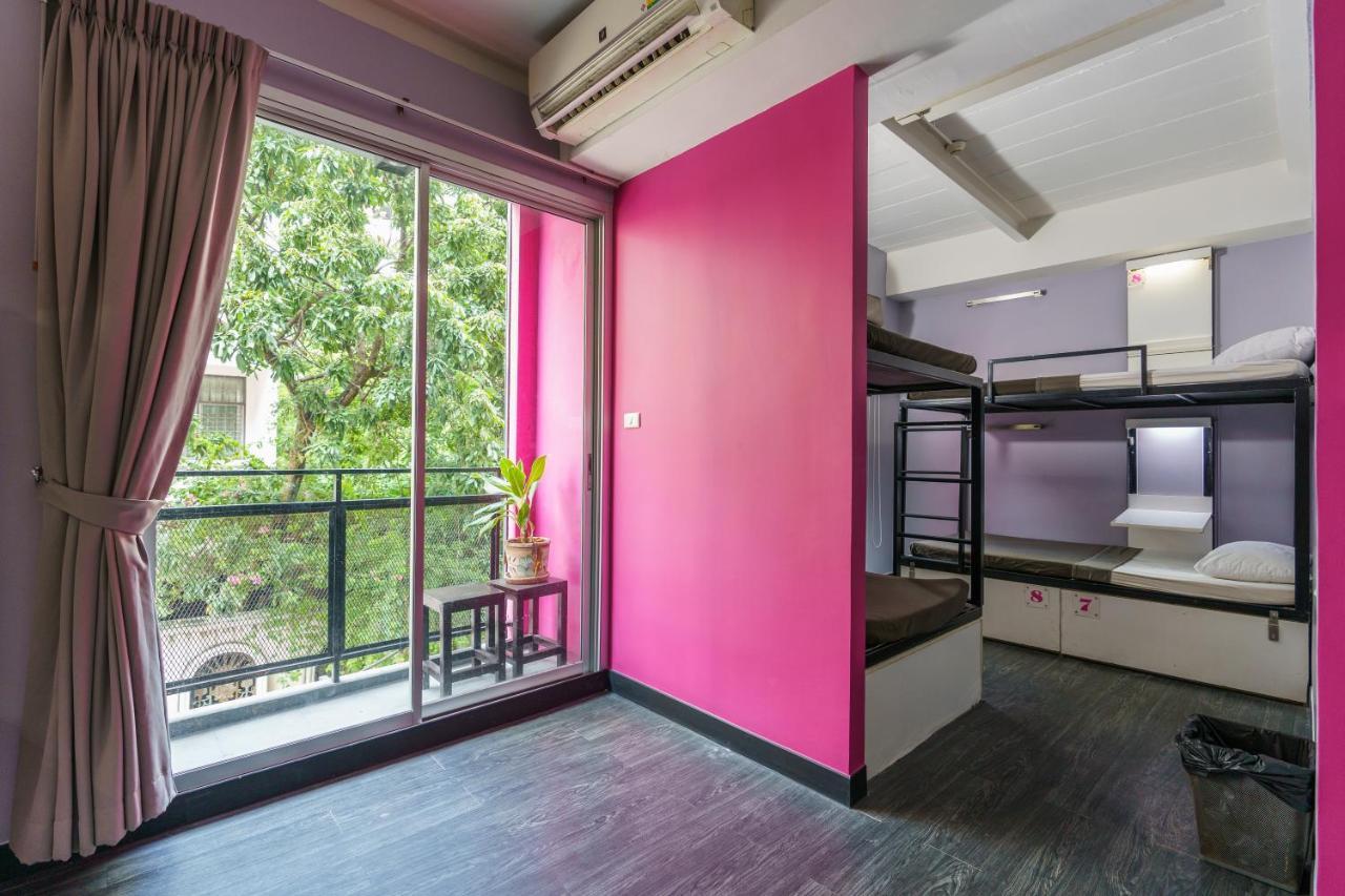 Cheqinn Hostel - Sukhumvit 4 Nana Plaza Bangkok Exteriör bild