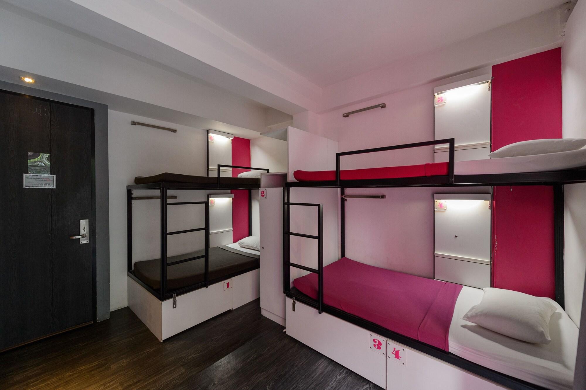 Cheqinn Hostel - Sukhumvit 4 Nana Plaza Bangkok Exteriör bild