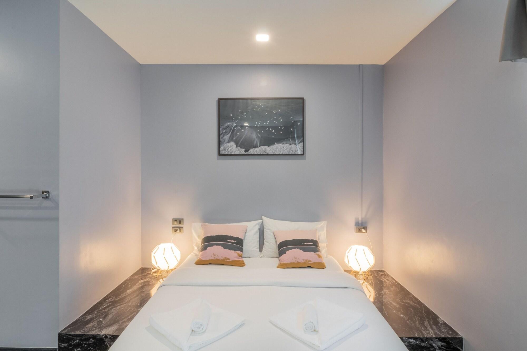 Cheqinn Hostel - Sukhumvit 4 Nana Plaza Bangkok Exteriör bild