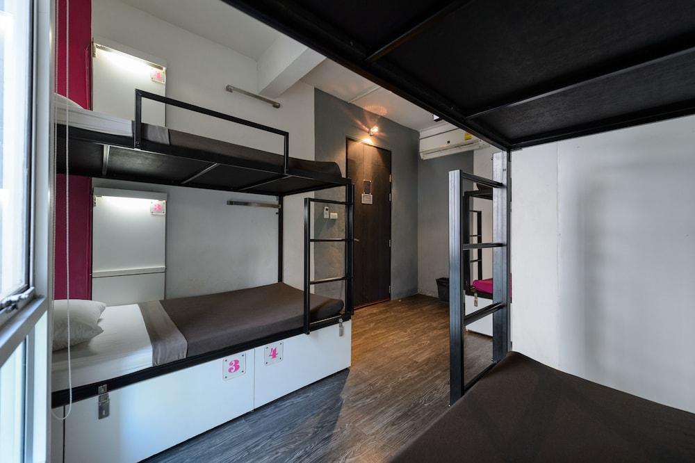 Cheqinn Hostel - Sukhumvit 4 Nana Plaza Bangkok Exteriör bild