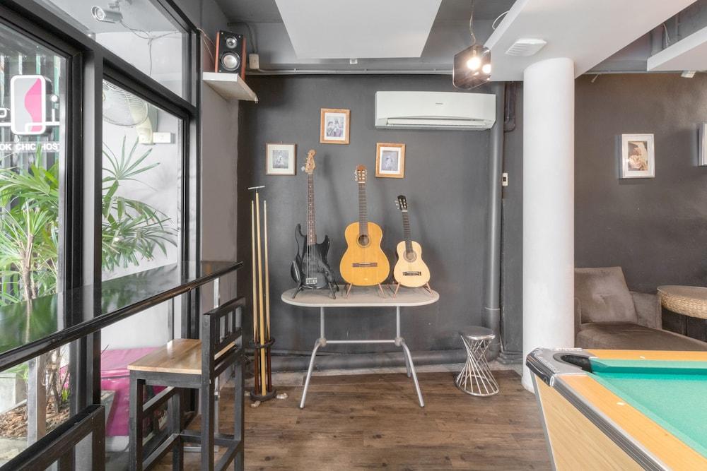 Cheqinn Hostel - Sukhumvit 4 Nana Plaza Bangkok Exteriör bild