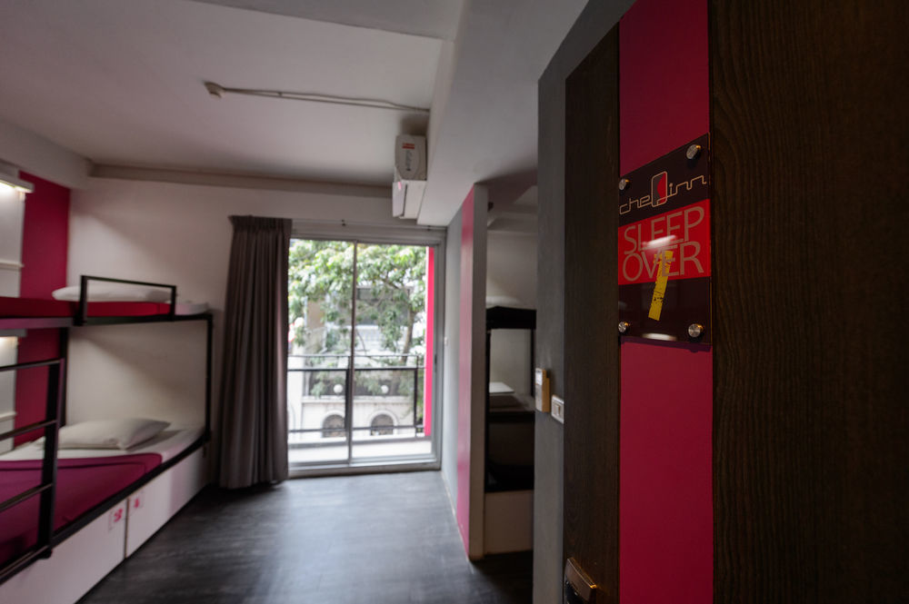 Cheqinn Hostel - Sukhumvit 4 Nana Plaza Bangkok Exteriör bild