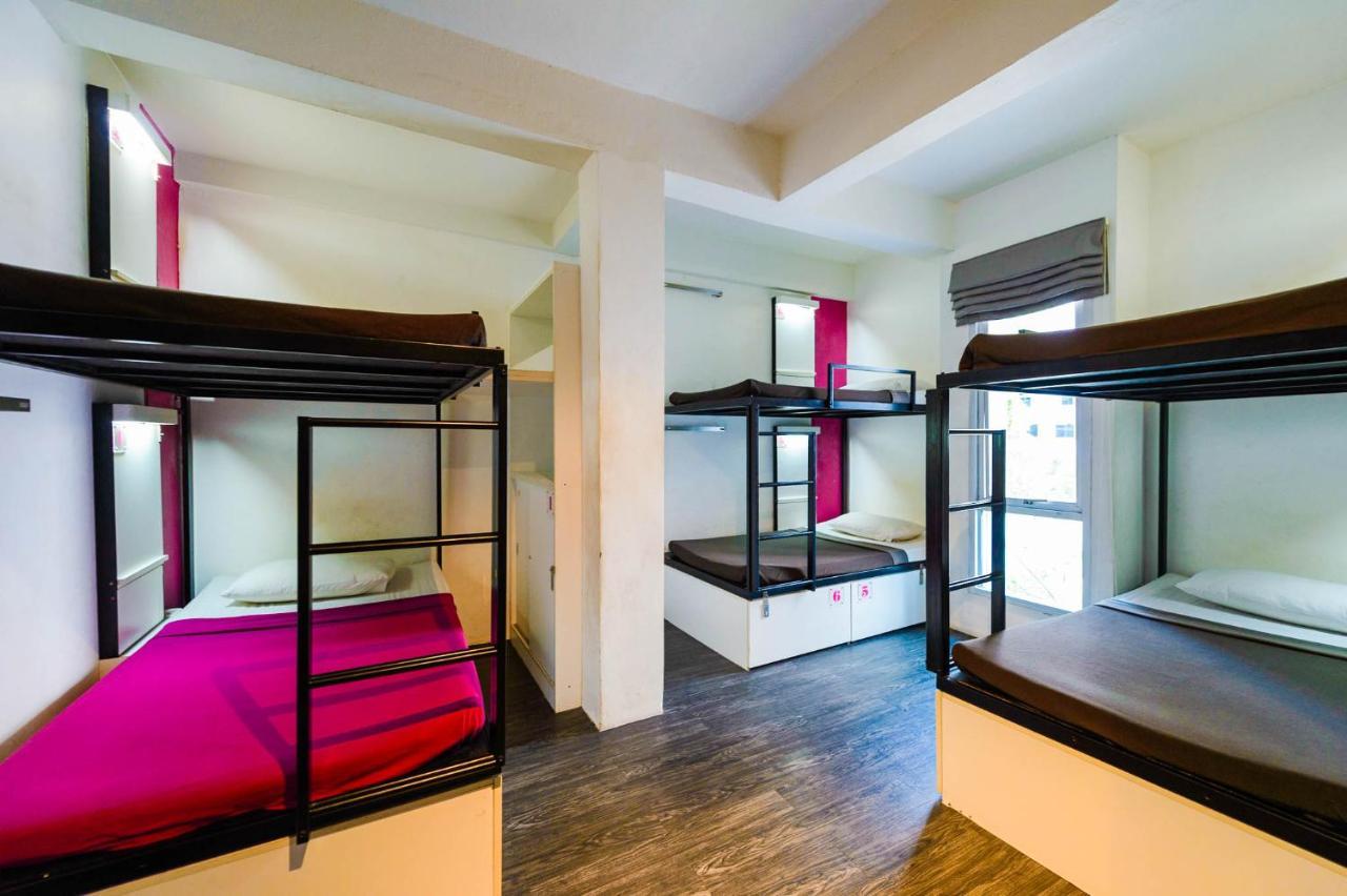 Cheqinn Hostel - Sukhumvit 4 Nana Plaza Bangkok Exteriör bild