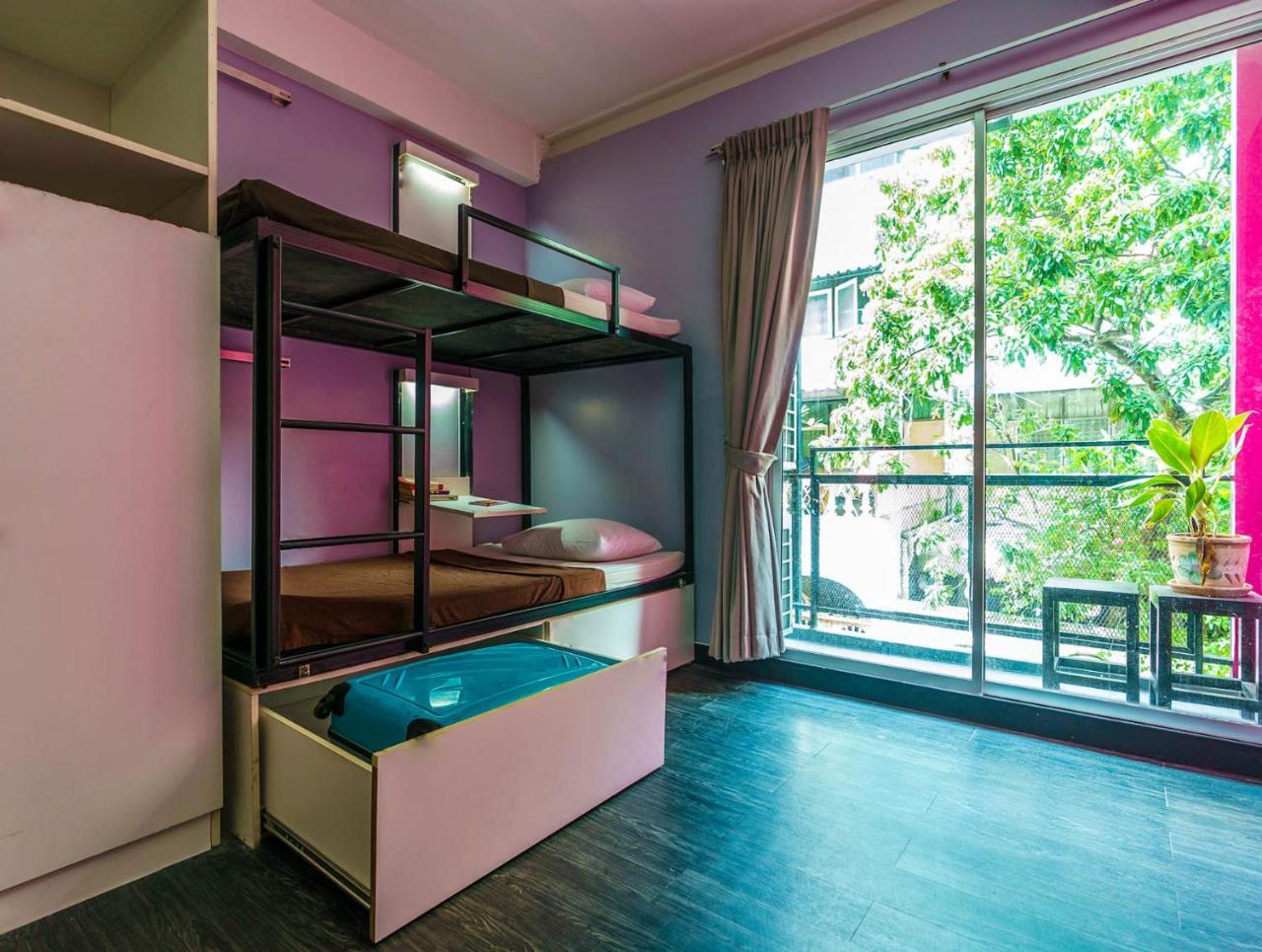 Cheqinn Hostel - Sukhumvit 4 Nana Plaza Bangkok Exteriör bild