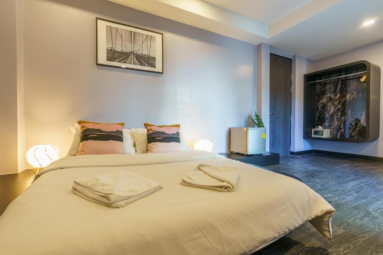 Cheqinn Hostel - Sukhumvit 4 Nana Plaza Bangkok Exteriör bild