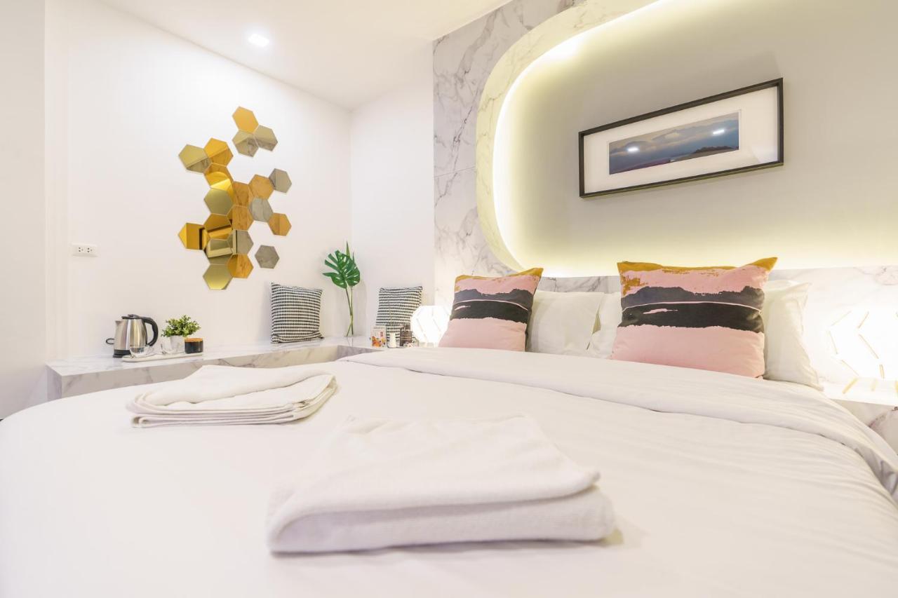 Cheqinn Hostel - Sukhumvit 4 Nana Plaza Bangkok Exteriör bild