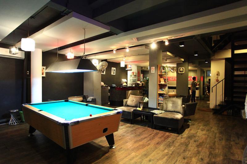 Cheqinn Hostel - Sukhumvit 4 Nana Plaza Bangkok Exteriör bild