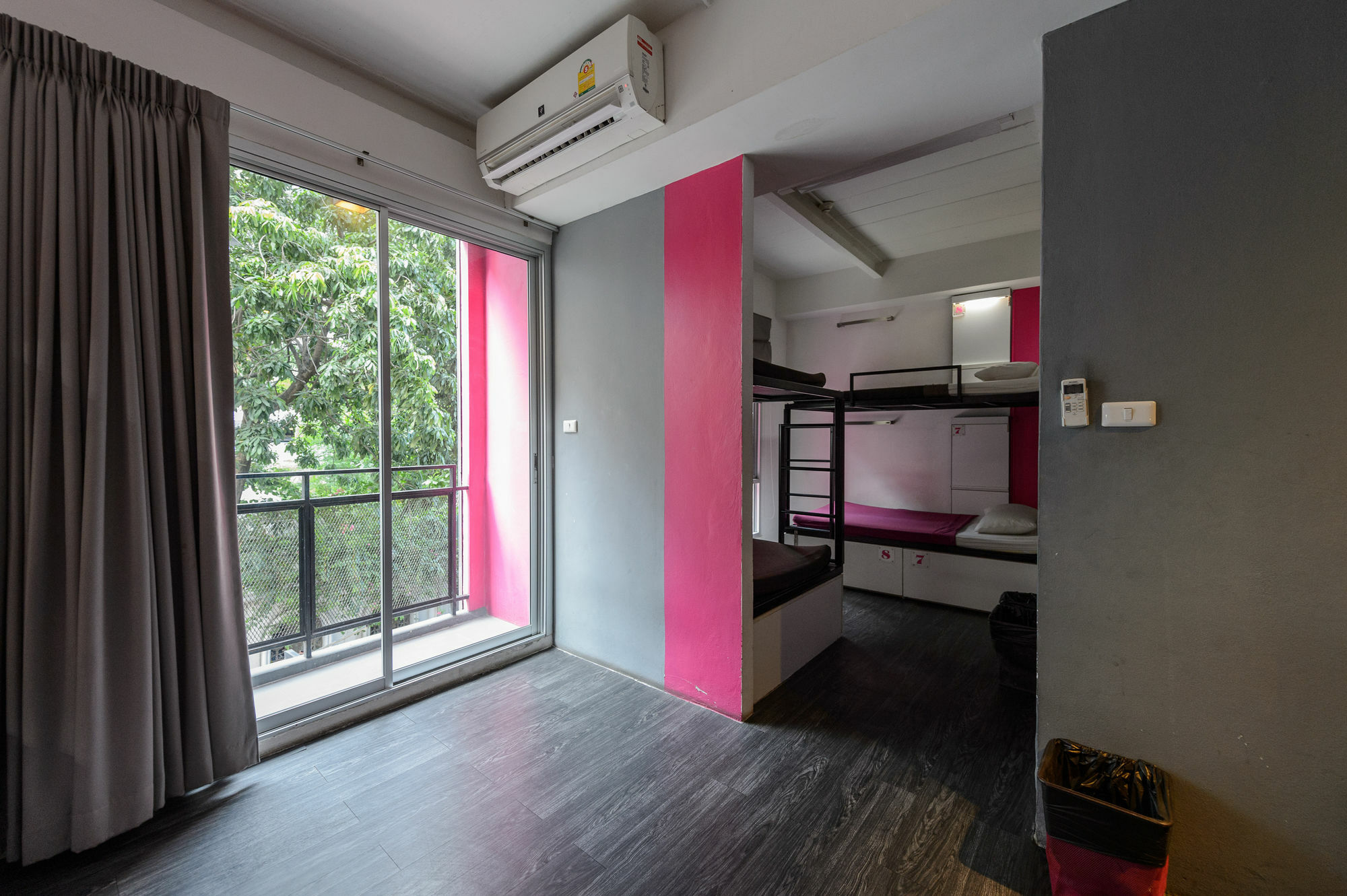 Cheqinn Hostel - Sukhumvit 4 Nana Plaza Bangkok Exteriör bild