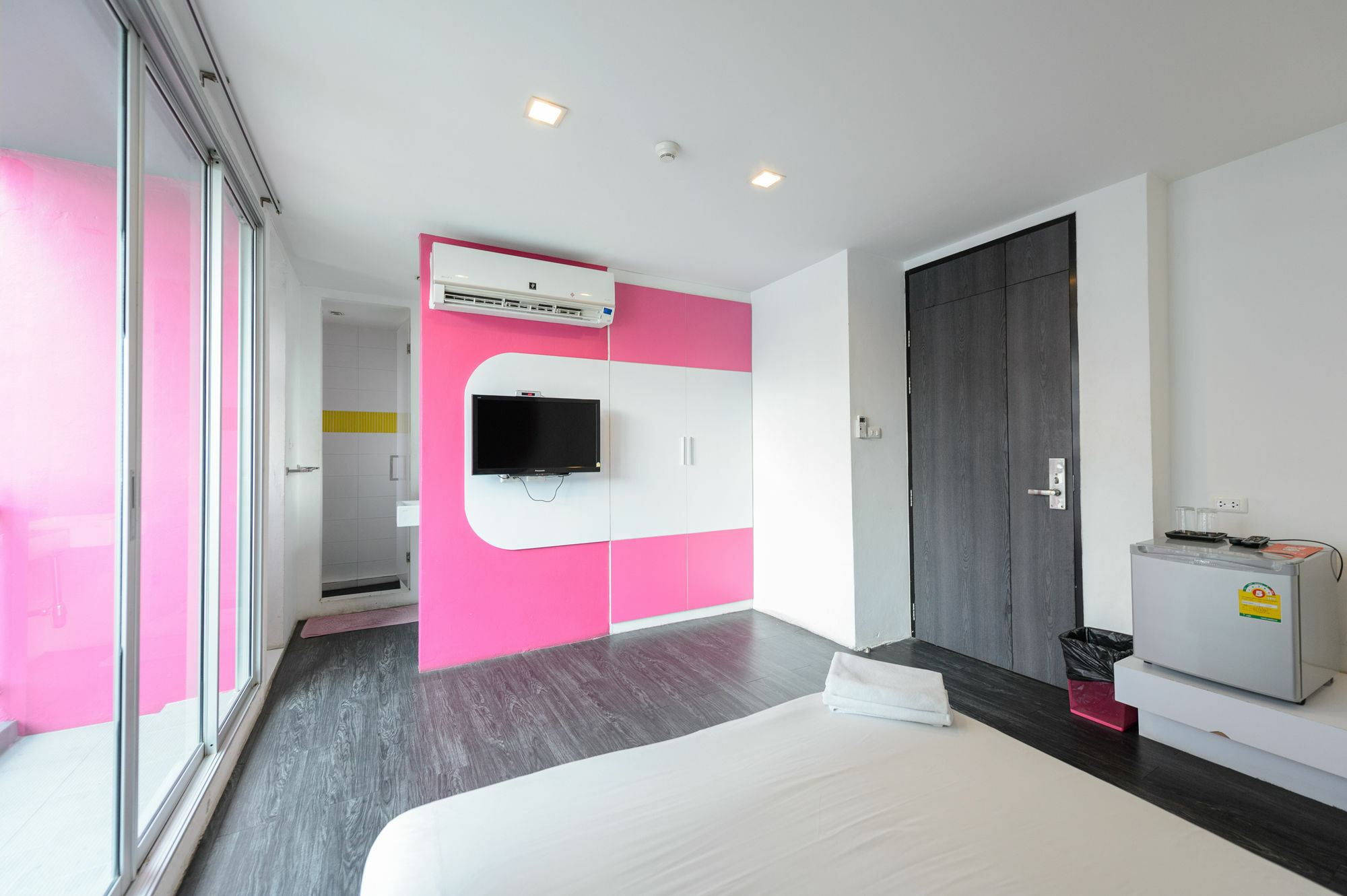 Cheqinn Hostel - Sukhumvit 4 Nana Plaza Bangkok Exteriör bild
