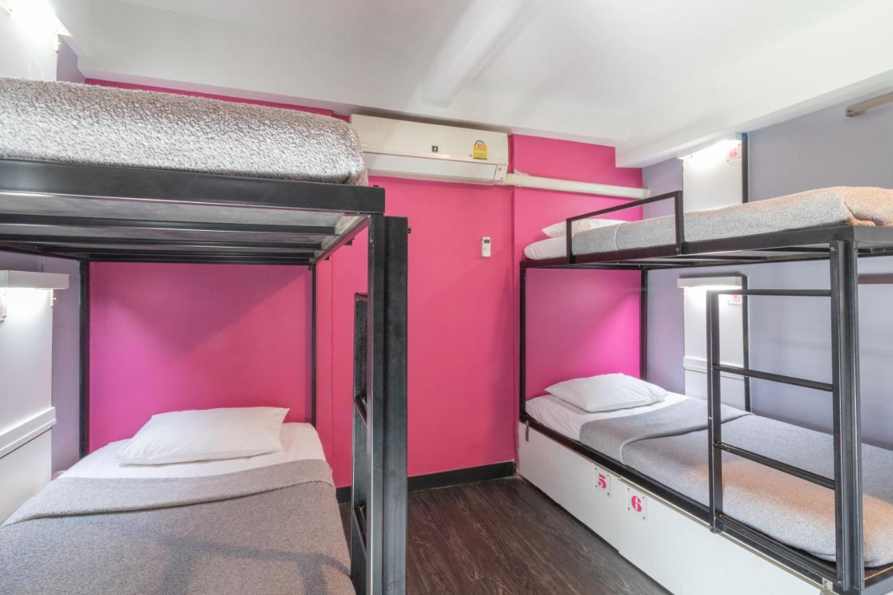 Cheqinn Hostel - Sukhumvit 4 Nana Plaza Bangkok Exteriör bild